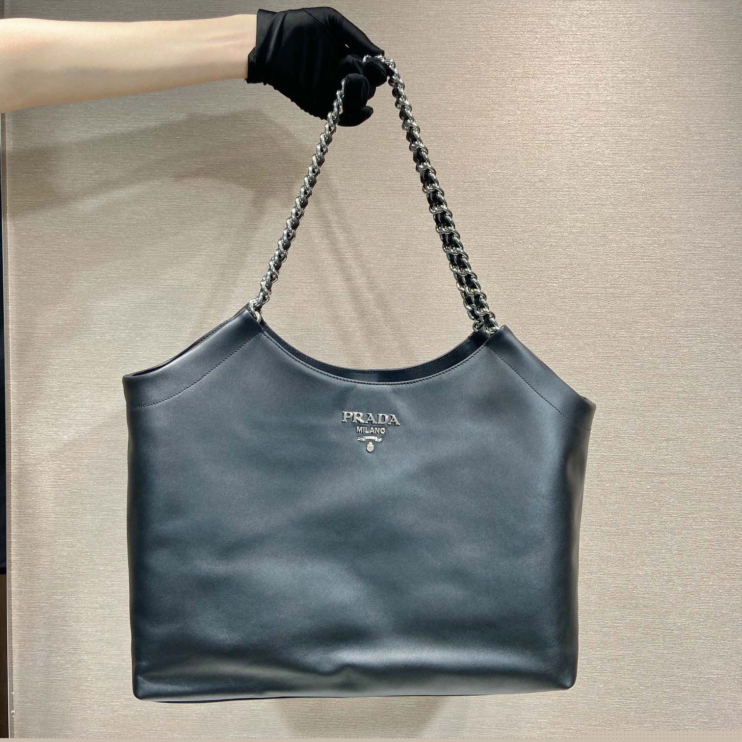 Pra*a shopping bags